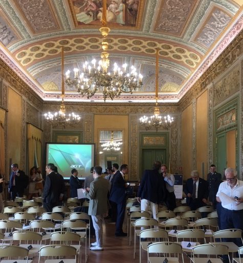 Sala di un evento con soffitto affrescato
