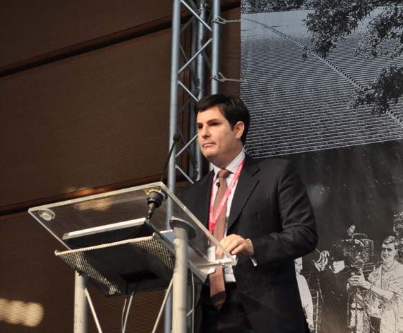 Giuseppe Fragola sul palco di un evento